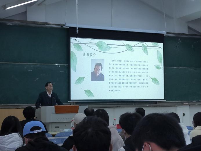 河南省作协副主席、省诗歌协会会长张鲜明发言
