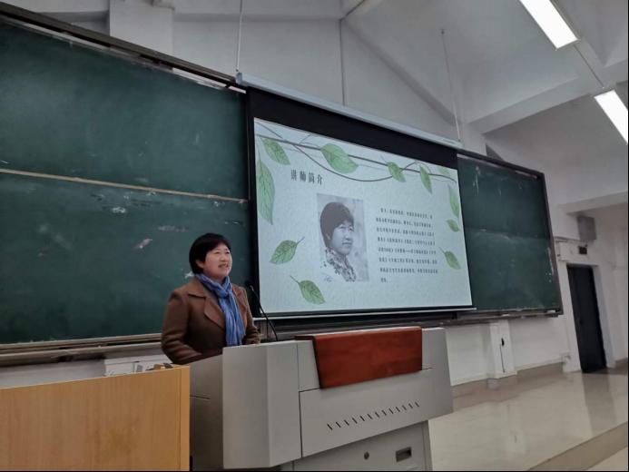 河南省诗歌学会副会长萍子发言